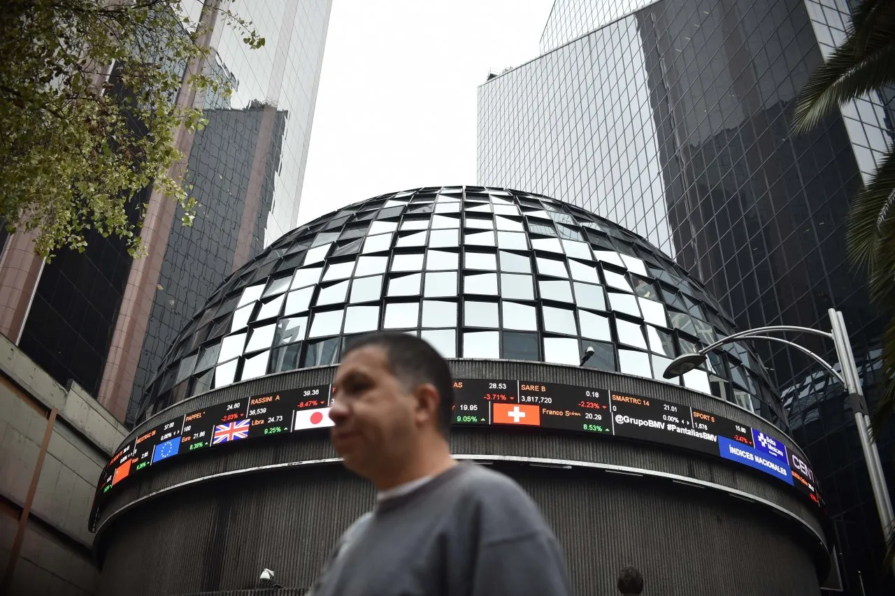 a que hora abre y cierra la bolsa mexicana de valores