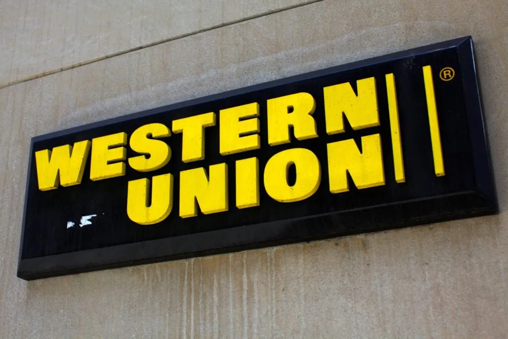 cuales son los horarios y servicios de western union en farmacia guadalajara