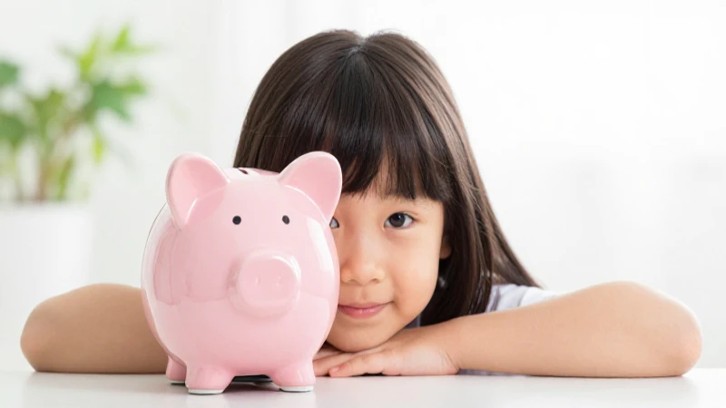 Cuenta de Ahorro: Mejorando tu Finanzas con Condusef 9 Niños, ahorro, alegría y colores brillantes.