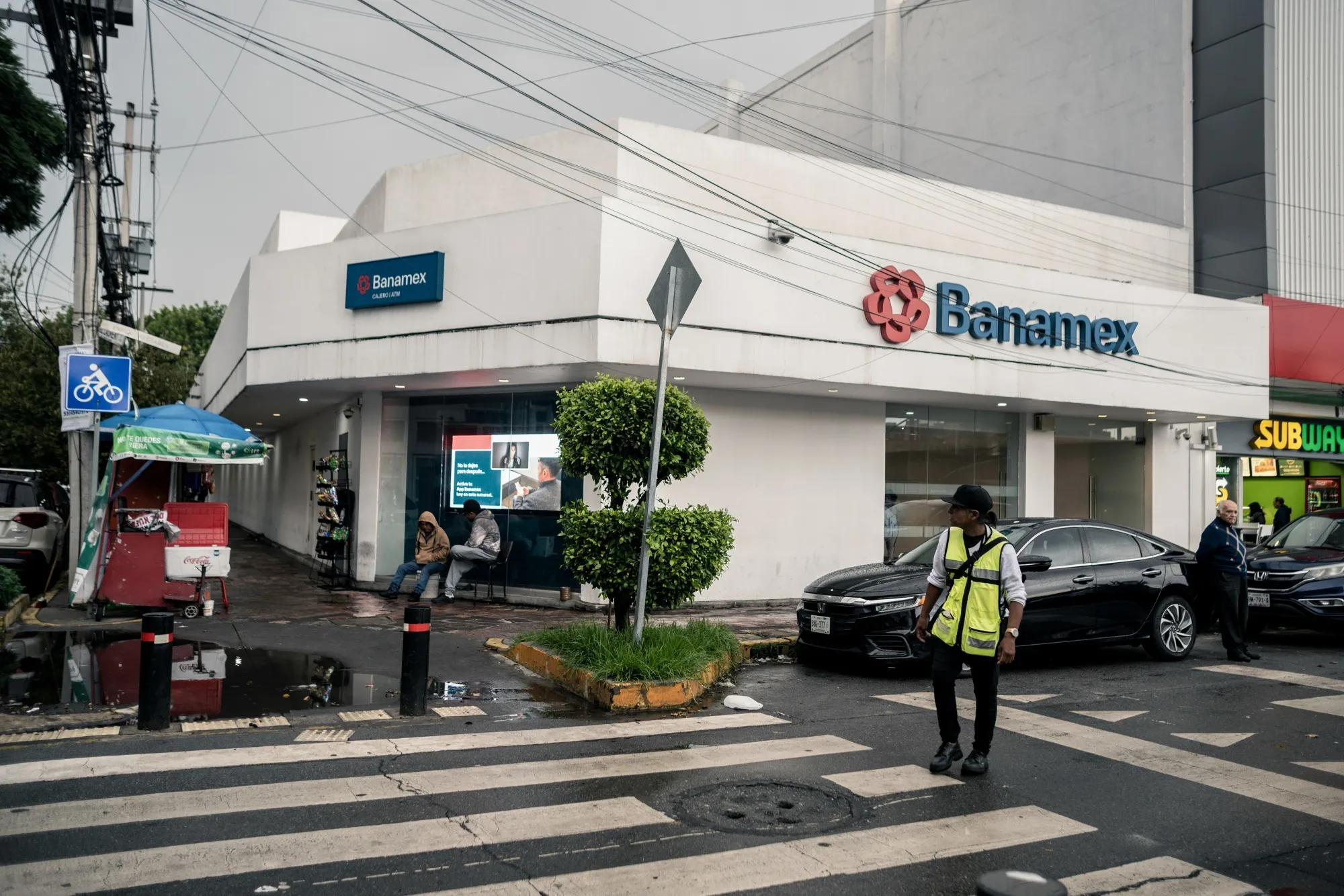 esta abierta la sucursal banamex hoy y cuales son sus horarios