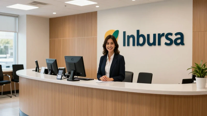 Interior bancario, luz cálida y atmósfera amigable.