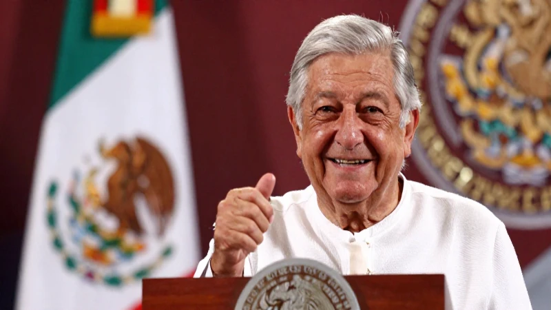 Amlo ofrece créditos con apoyo diez mil
